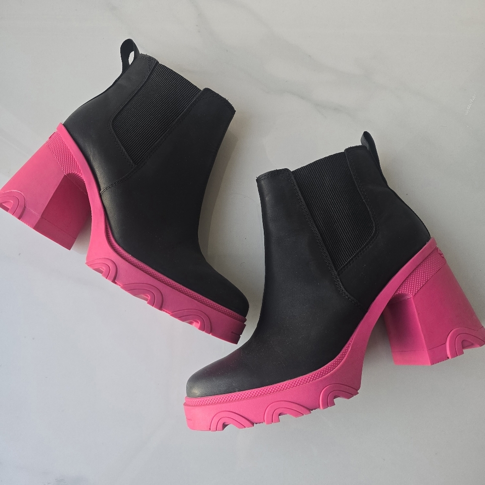 Sorel Brex Watetproof Leather Platform Chelsea Ankle Boots Pink & Black - Size 9
